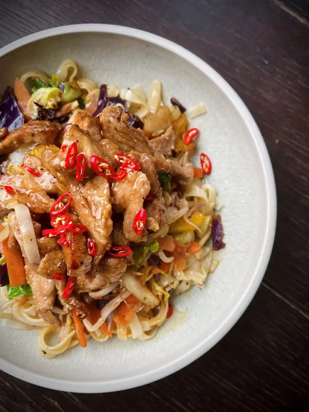 Velvet pork noodle stir fry