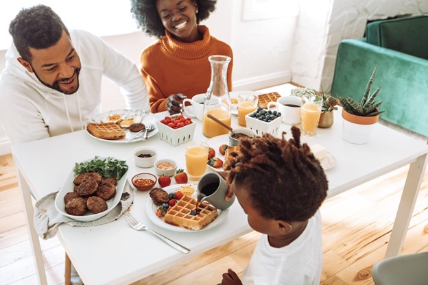 7 reasons why family meal plans are good for you and your loved ones